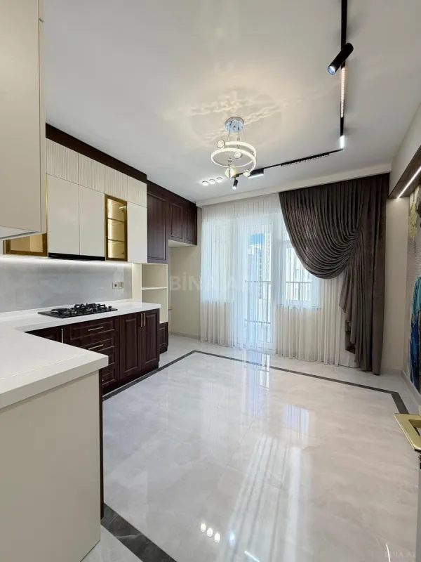 Satılır 3 otaqlı mənzil 122 m²