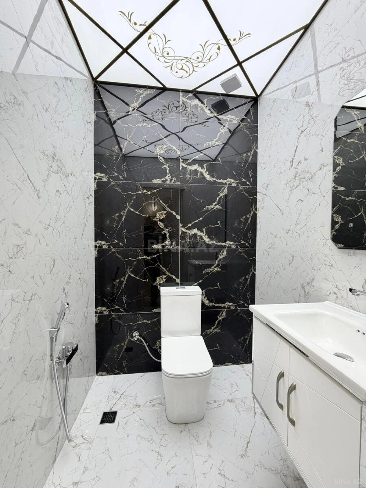 Satılır 3 otaqlı mənzil 122 m²