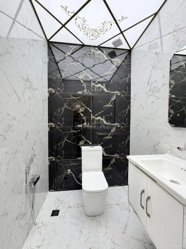 Satılır 3 otaqlı mənzil 122 m²