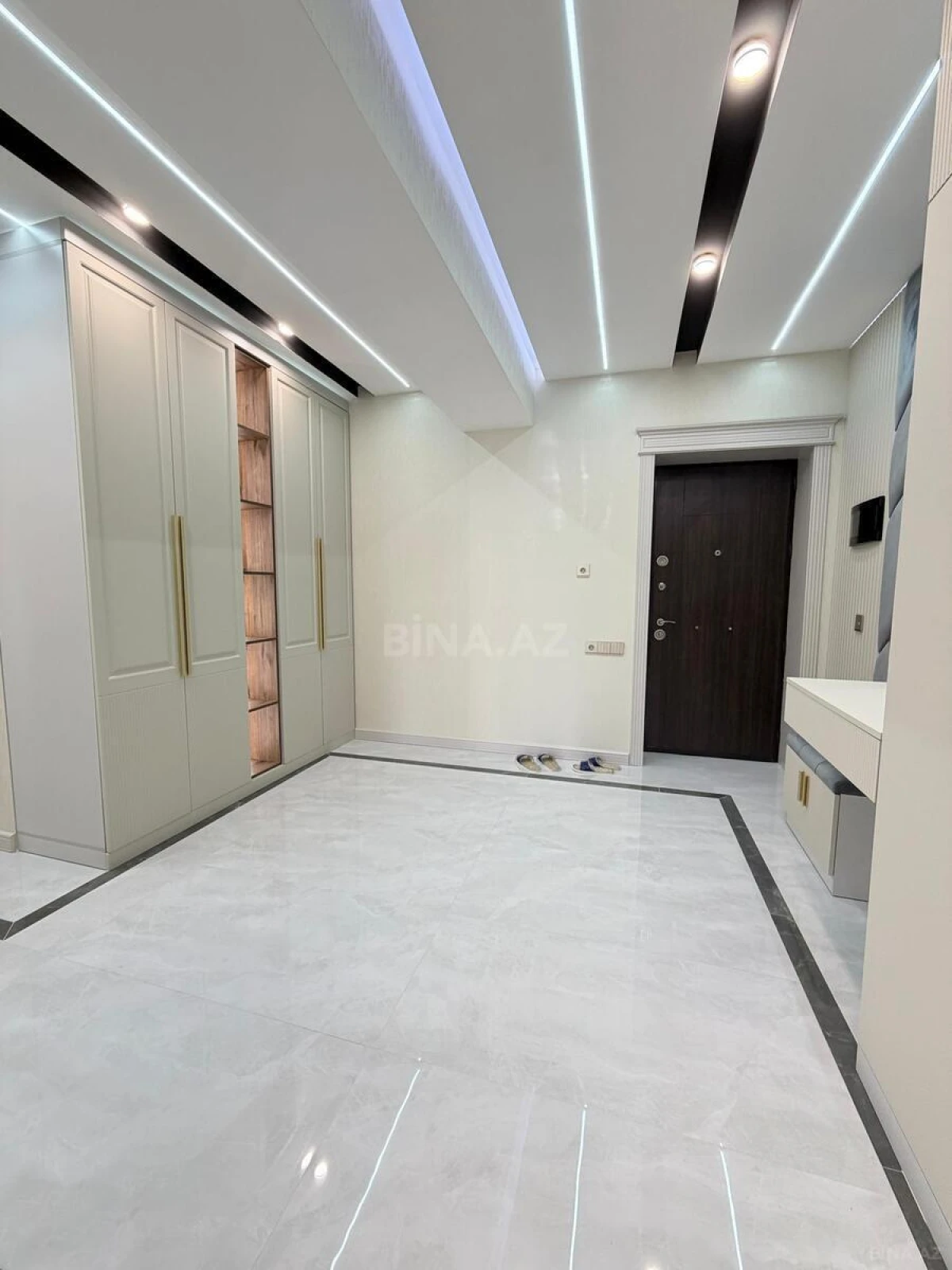 Satılır 3 otaqlı mənzil 122 m²