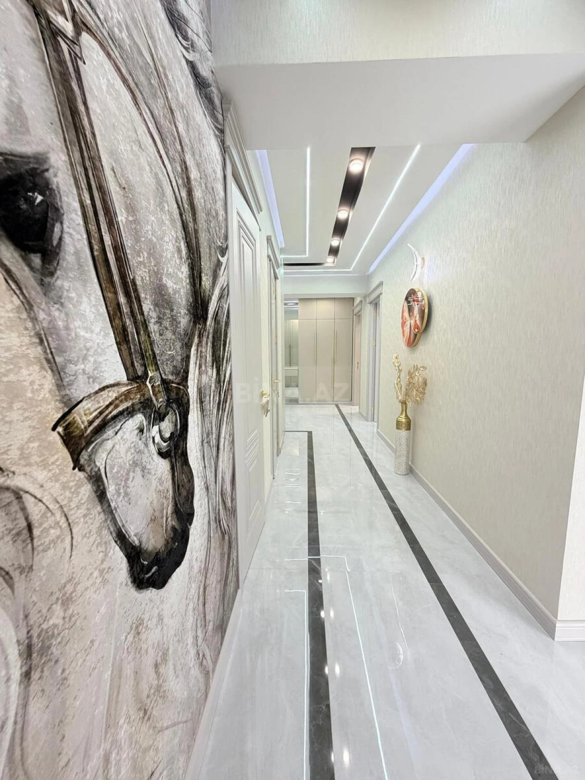 Satılır 3 otaqlı mənzil 122 m²