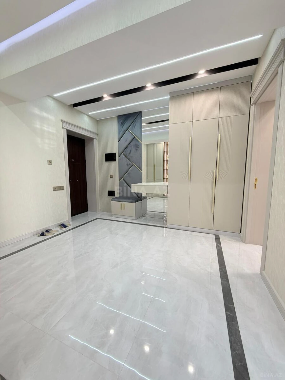 Satılır 3 otaqlı mənzil 122 m²