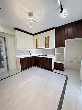 Satılır 3 otaqlı mənzil 122 m²