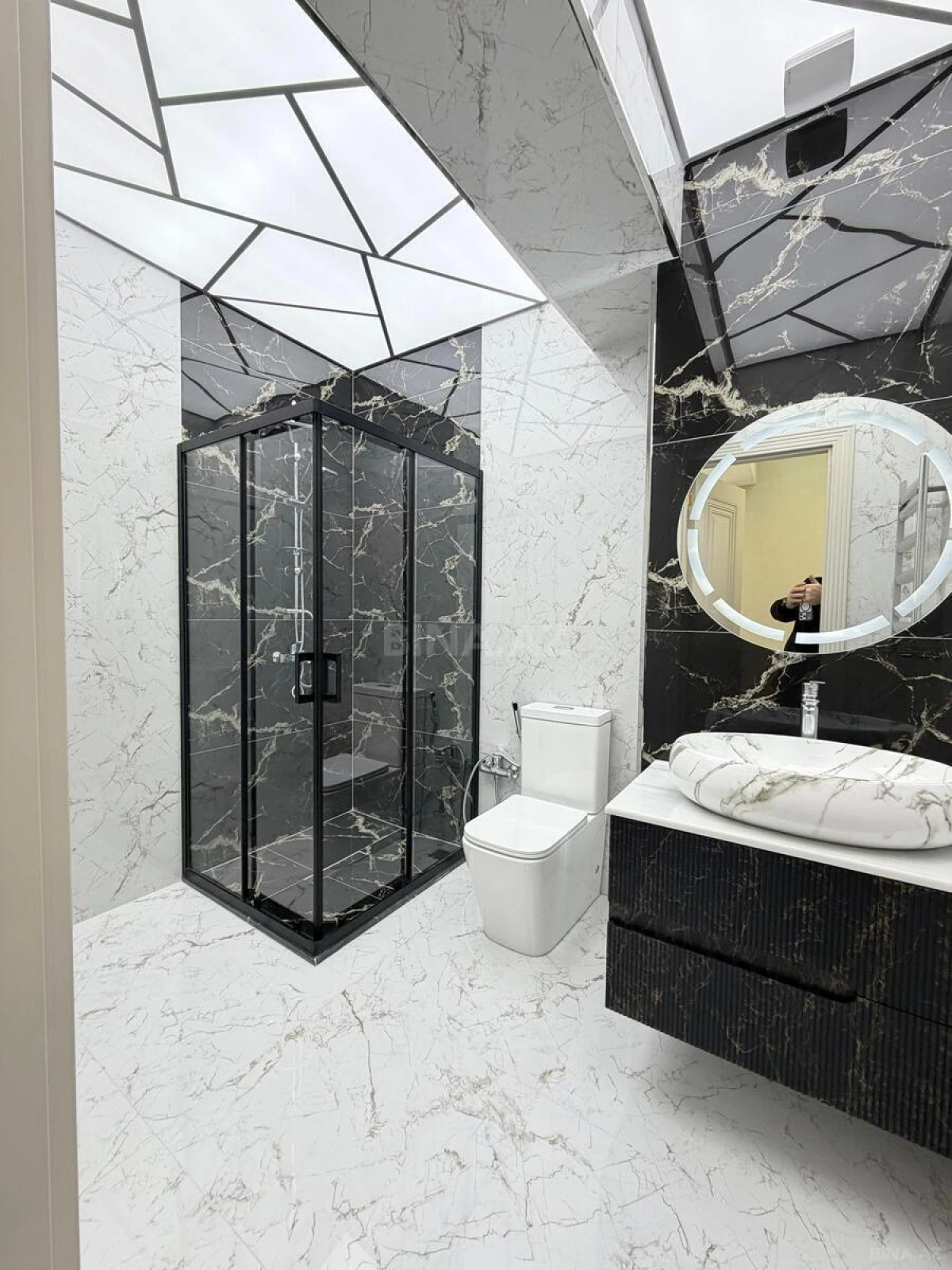 Satılır 3 otaqlı mənzil 122 m²