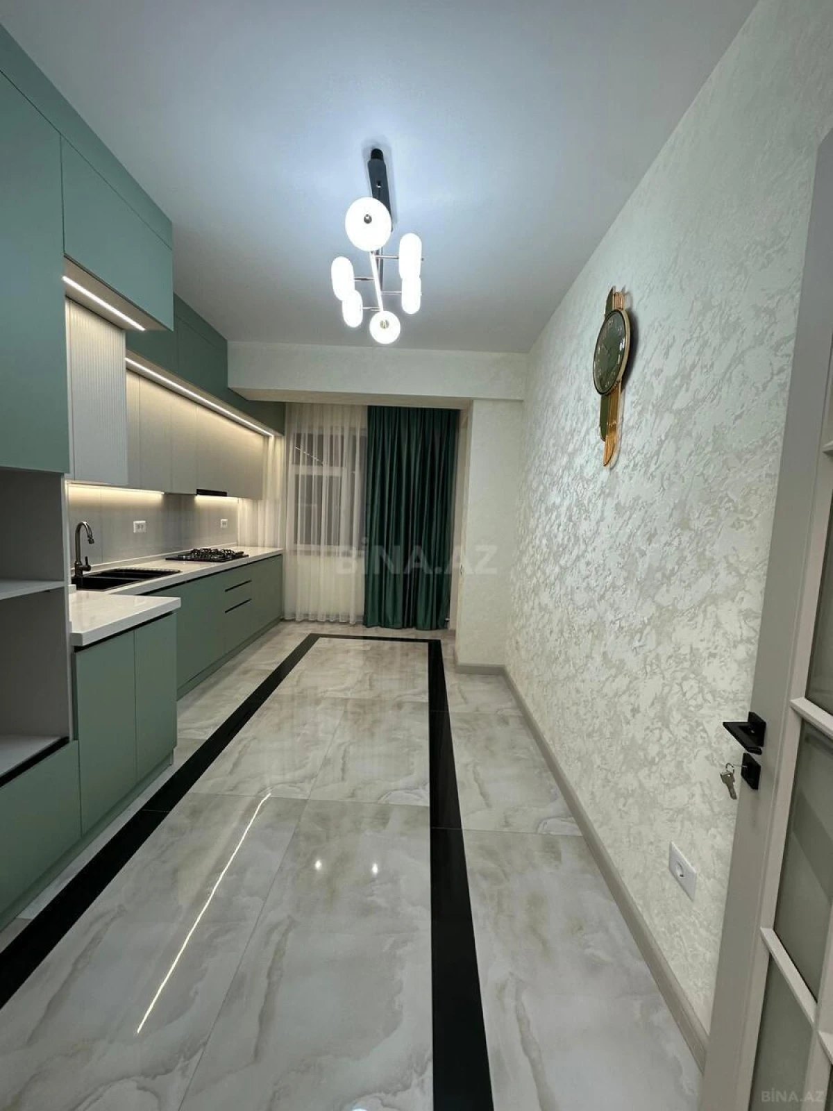 Satılır 3 otaqlı mənzil 127 m²
