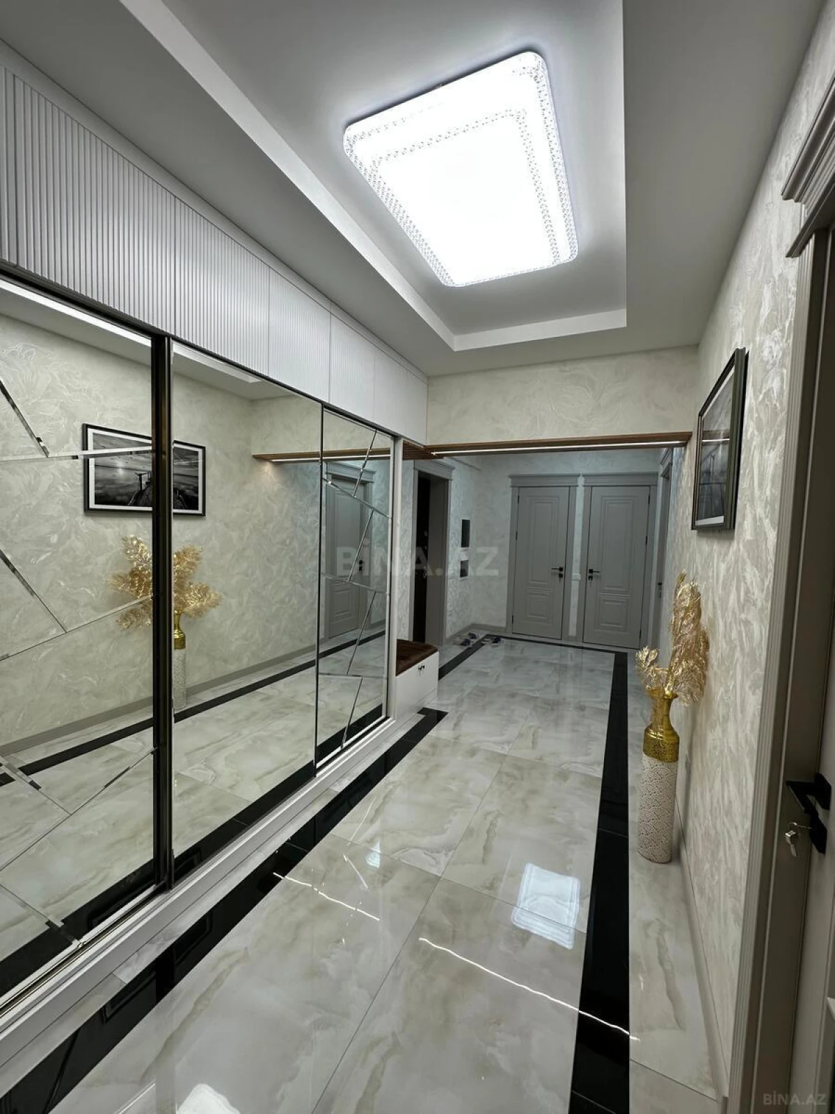 Satılır 3 otaqlı mənzil 127 m²