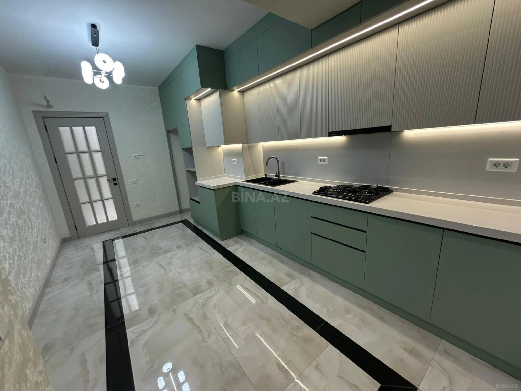 Satılır 3 otaqlı mənzil 127 m²