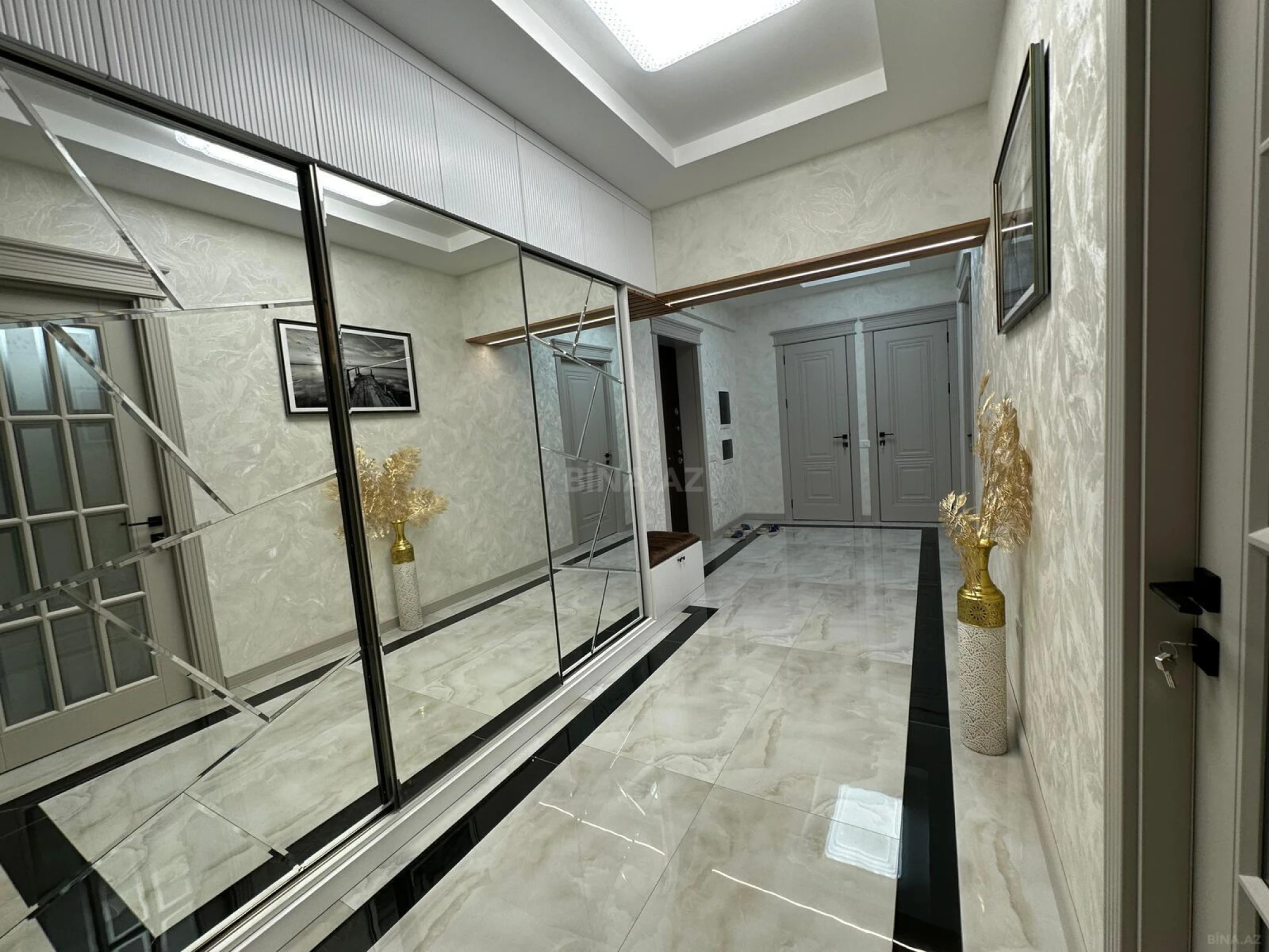 Satılır 3 otaqlı mənzil 127 m²