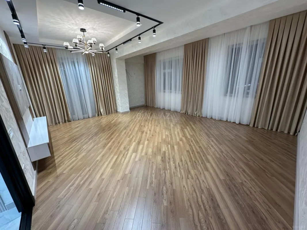 Satılır 3 otaqlı mənzil 127 m²