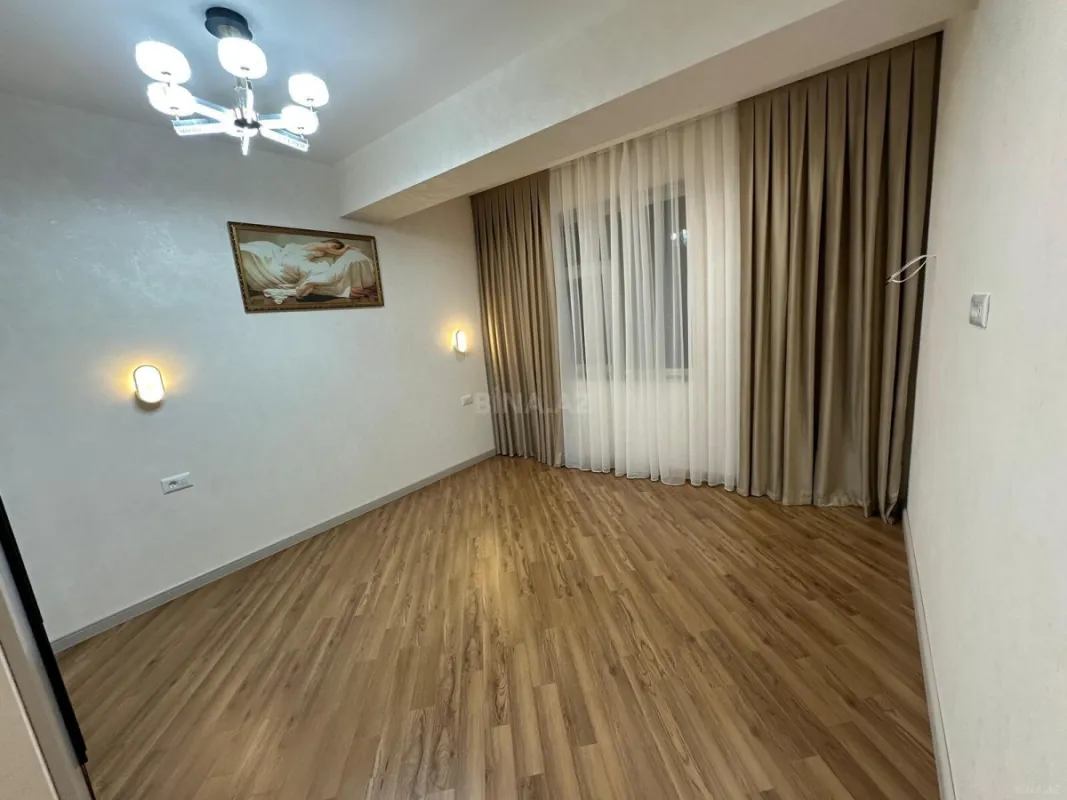 Satılır 3 otaqlı mənzil 127 m²