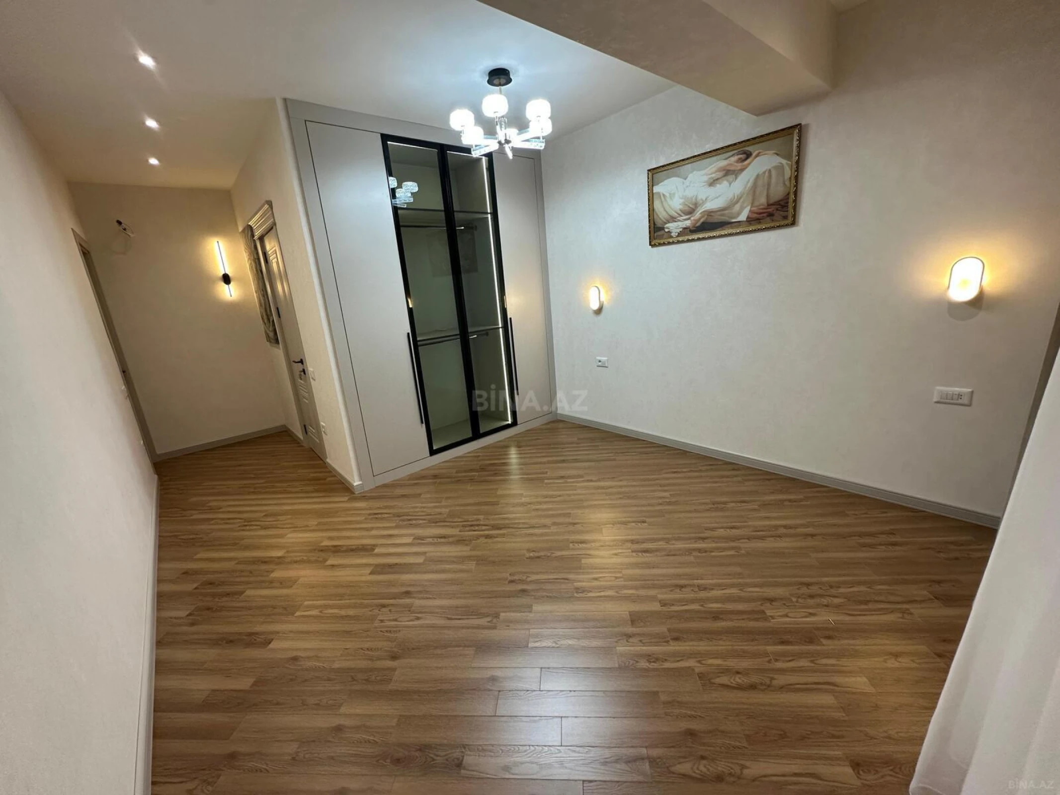 Satılır 3 otaqlı mənzil 127 m²