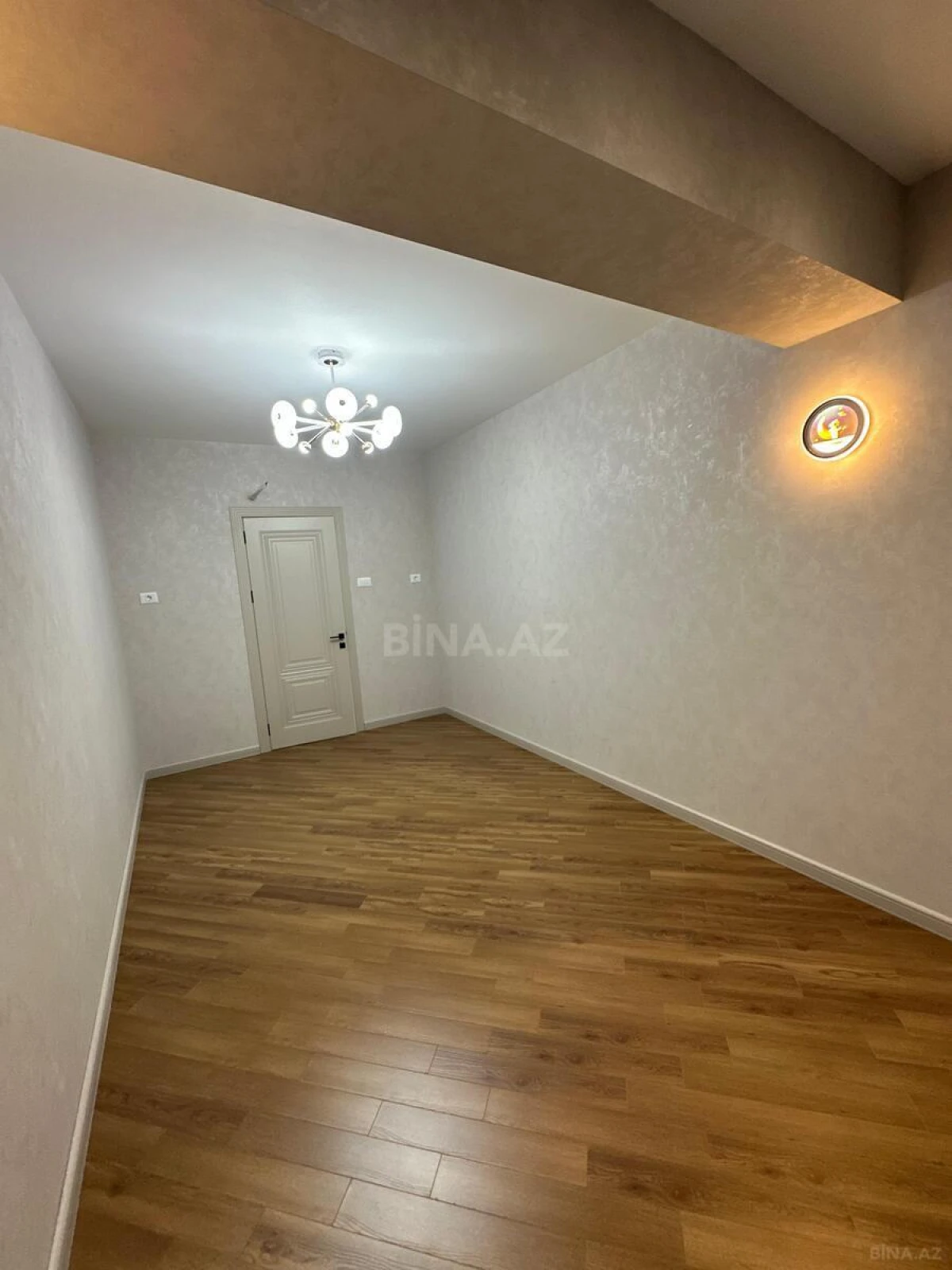 Satılır 3 otaqlı mənzil 127 m²