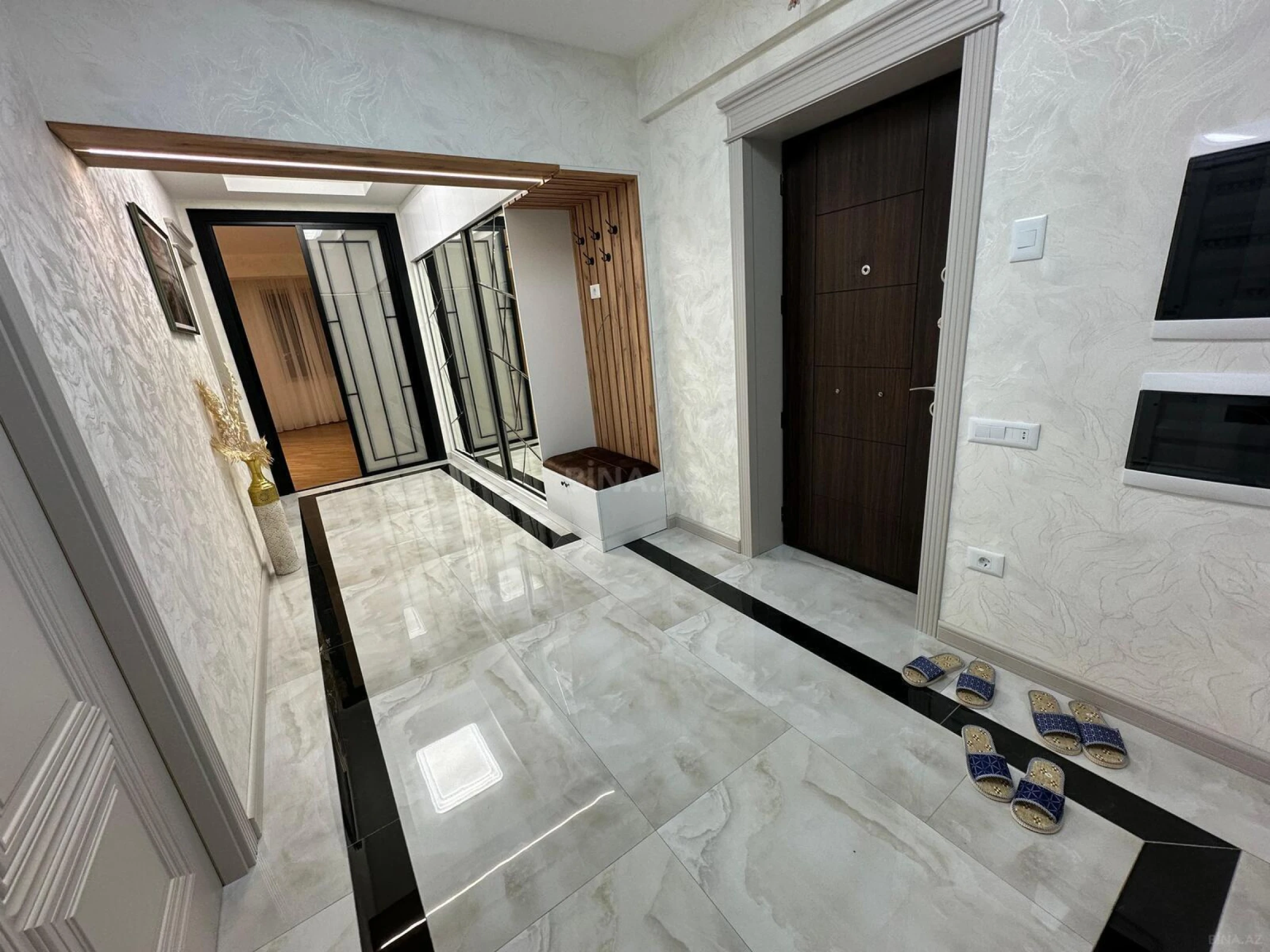 Satılır 3 otaqlı mənzil 127 m²