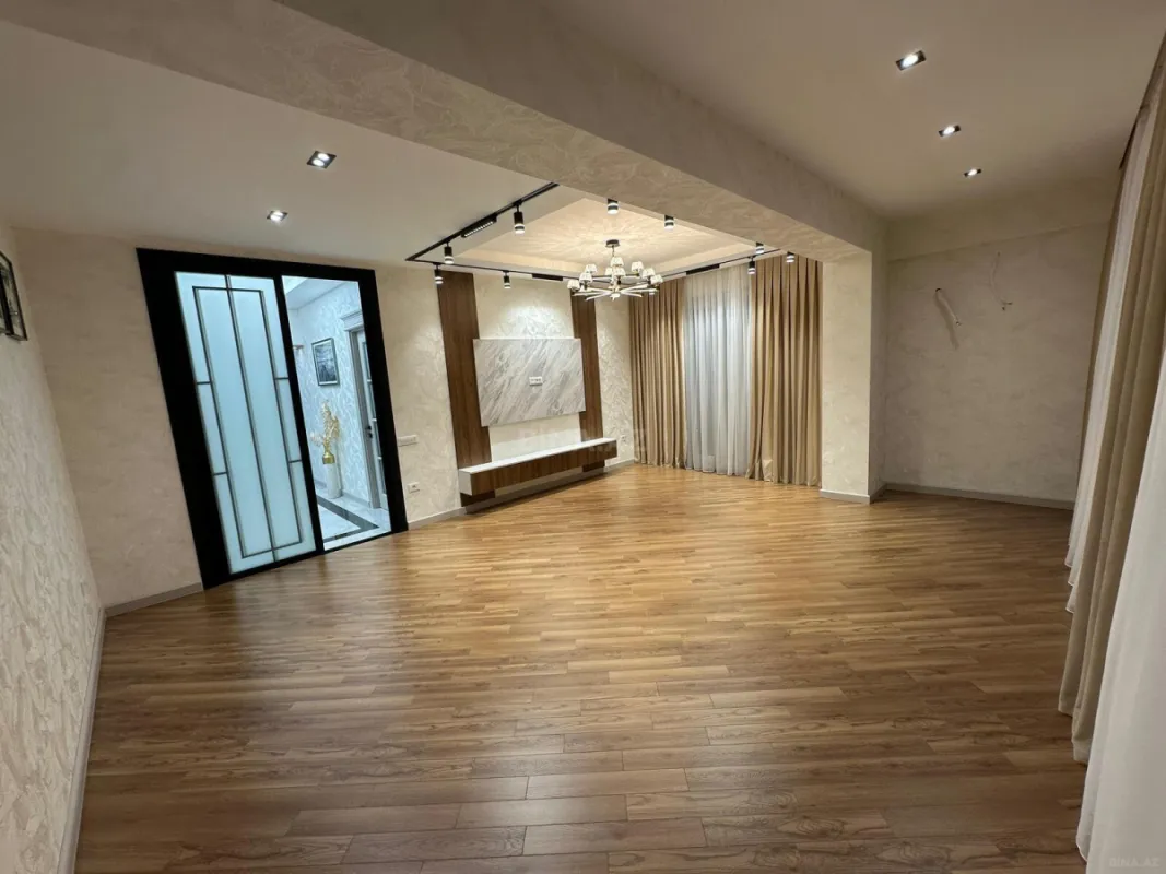 Satılır 3 otaqlı mənzil 127 m²