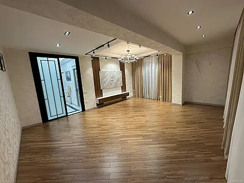 Satılır 3 otaqlı mənzil 127 m²