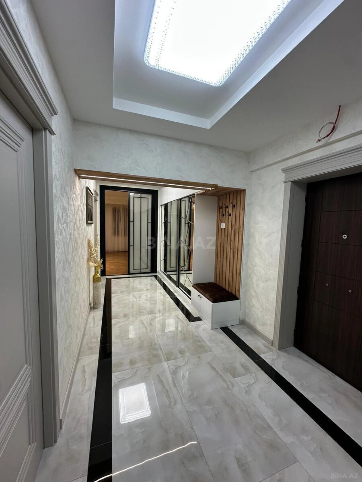 Satılır 3 otaqlı mənzil 127 m²
