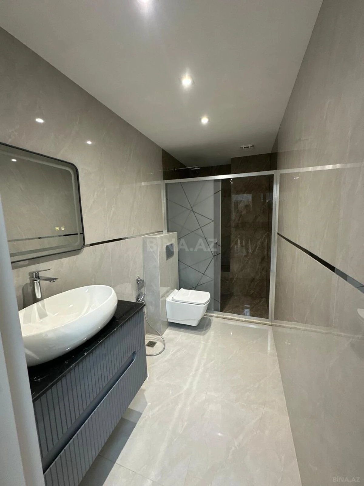 Satılır 3 otaqlı mənzil 127 m²