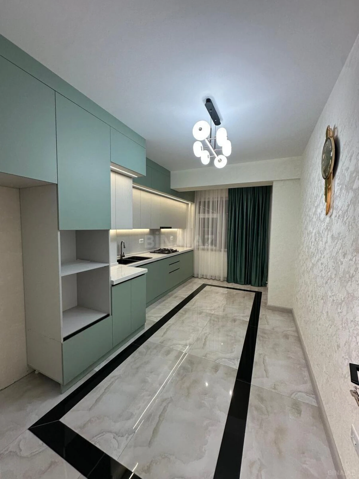 Satılır 3 otaqlı mənzil 127 m²