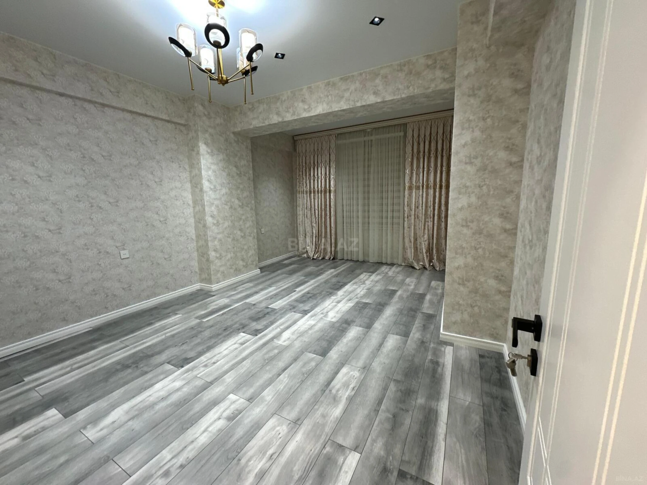 Satılır 3 otaqlı mənzil 95 m²