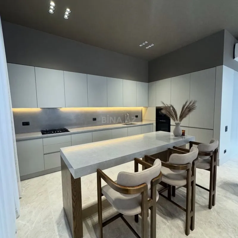 Satılır 4 otaqlı həyət evi 250 m²