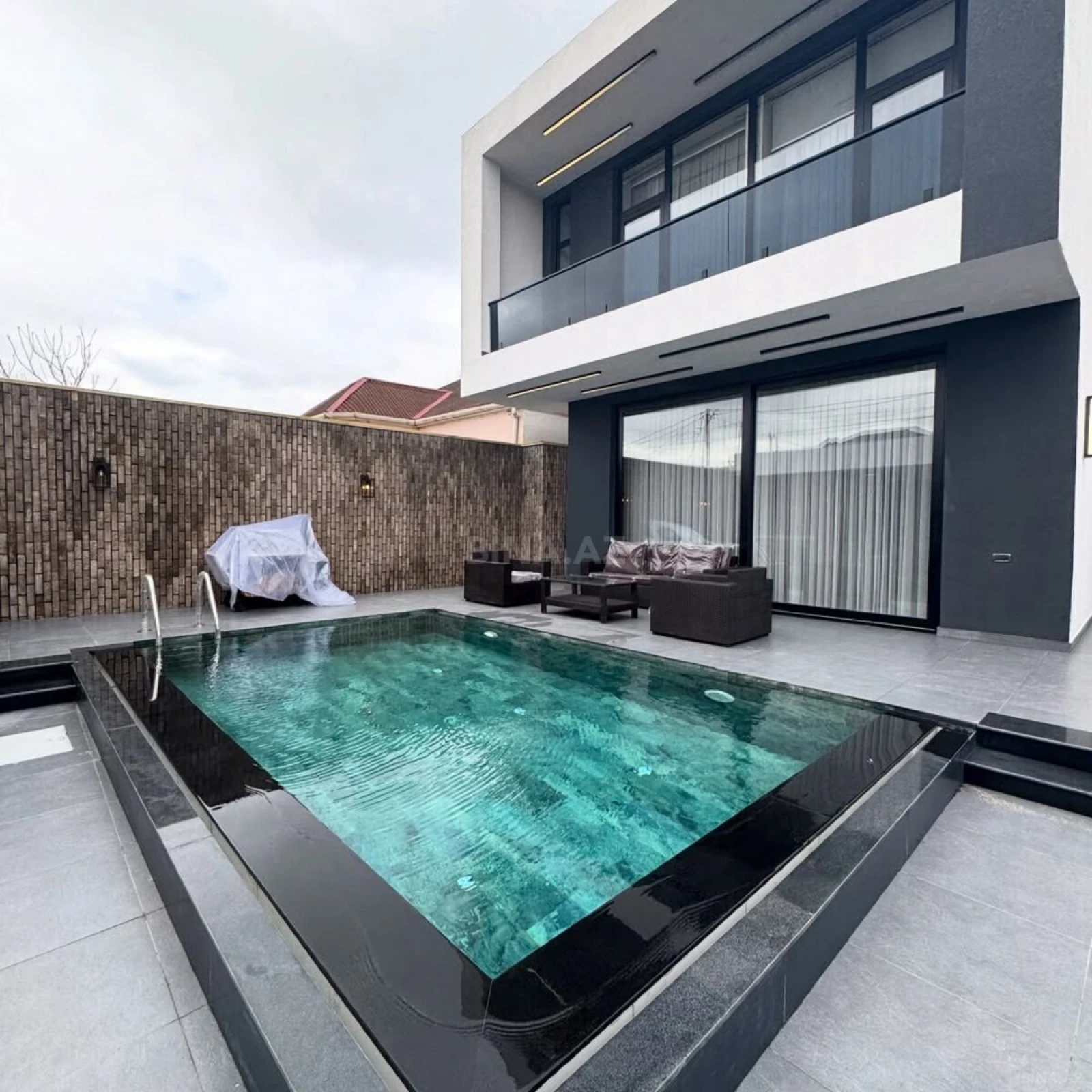 Satılır 4 otaqlı həyət evi 250 m²