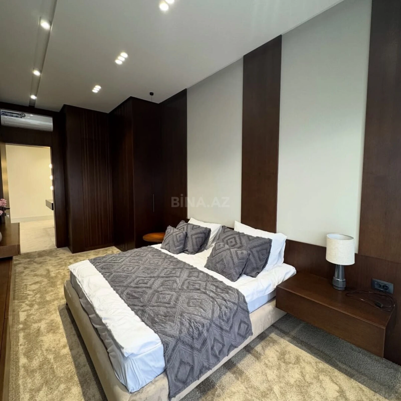 Satılır 4 otaqlı həyət evi 250 m²
