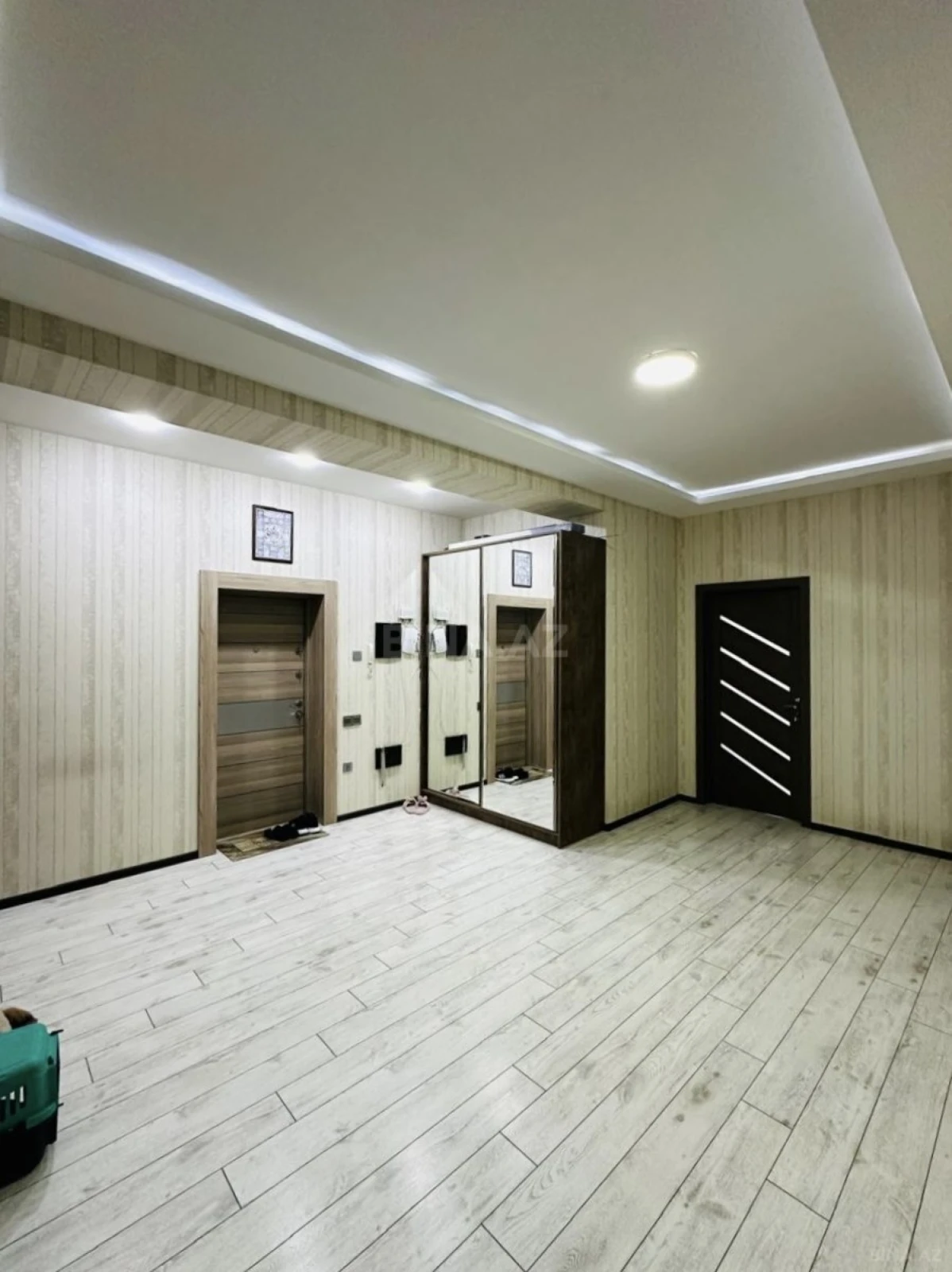Satılır 3 otaqlı mənzil 133 m²