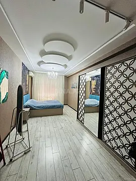 Satılır 3 otaqlı mənzil 133 m²