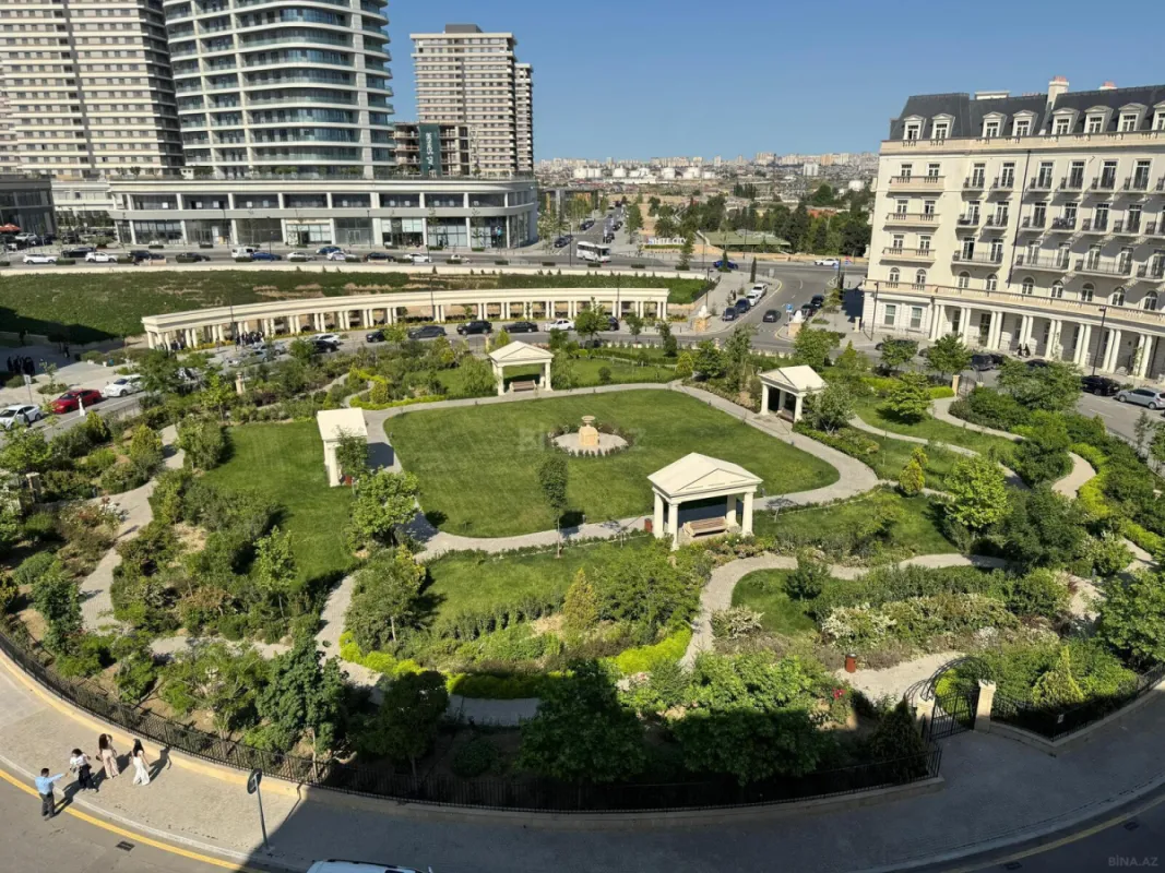 Satılır 7 otaqlı mənzil 231 m²