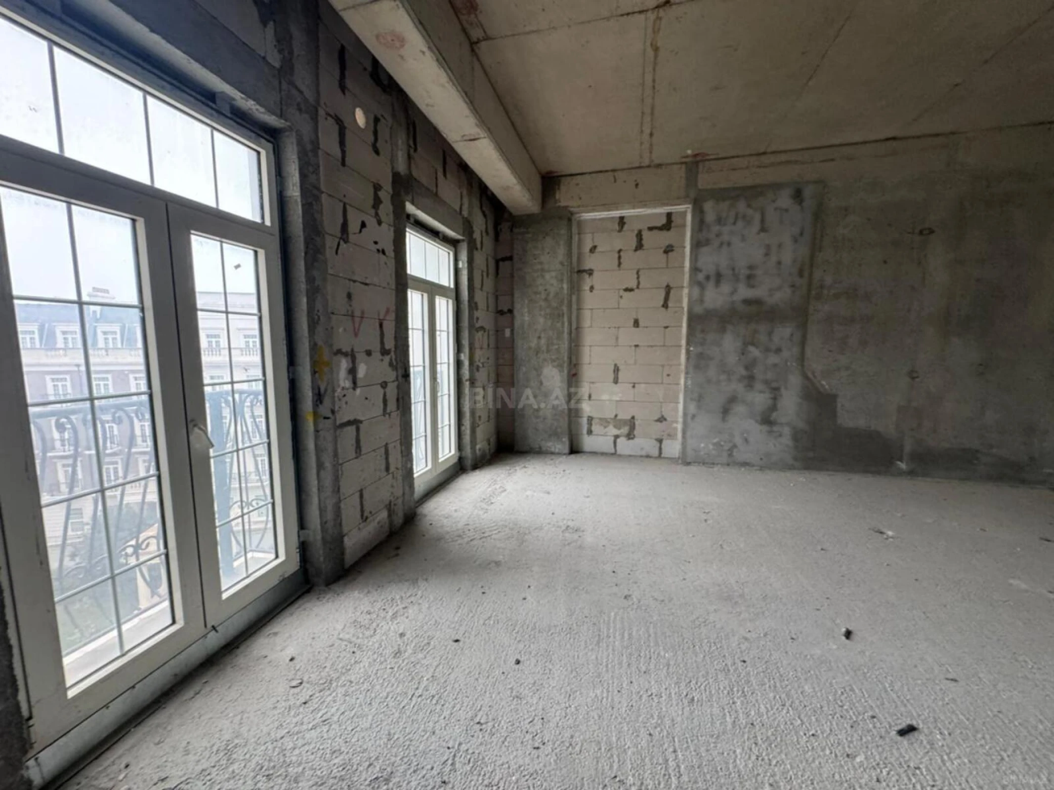 Satılır 7 otaqlı mənzil 231 m²