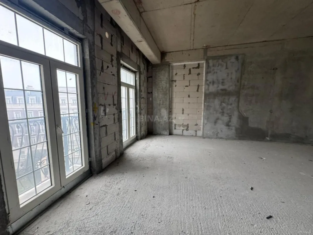 Satılır 7 otaqlı mənzil 231 m²