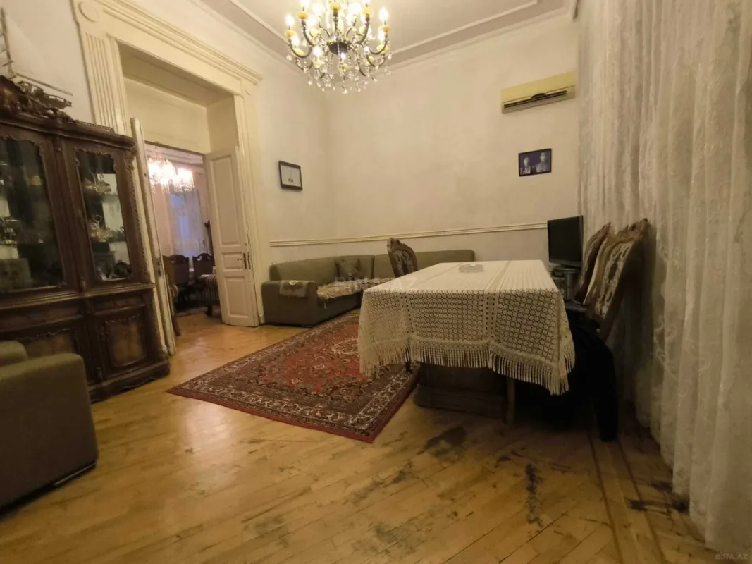 Satılır 4 otaqlı mənzil 140 m²