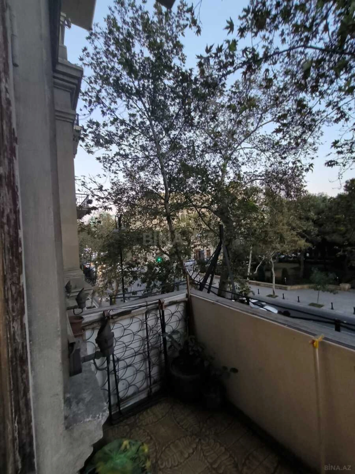 Satılır 4 otaqlı mənzil 140 m²