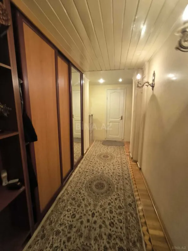 Satılır 4 otaqlı mənzil 140 m²