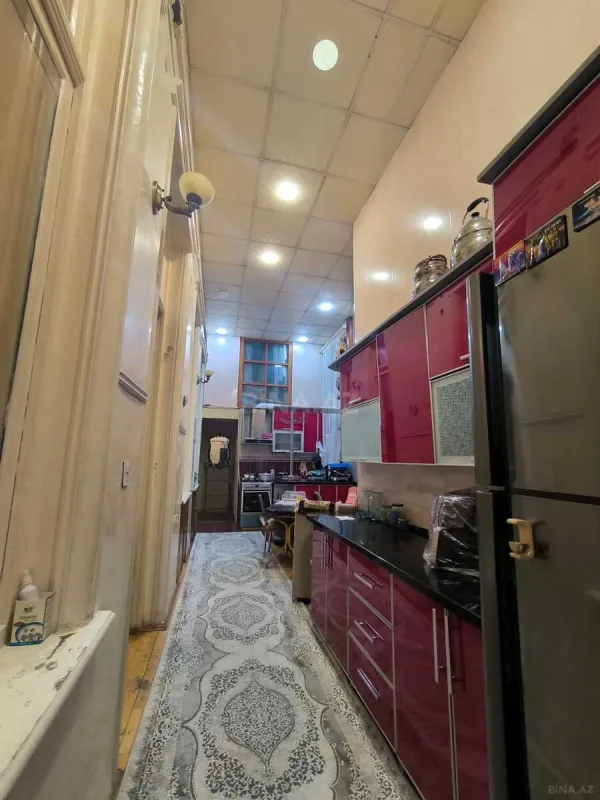 Satılır 4 otaqlı mənzil 140 m²