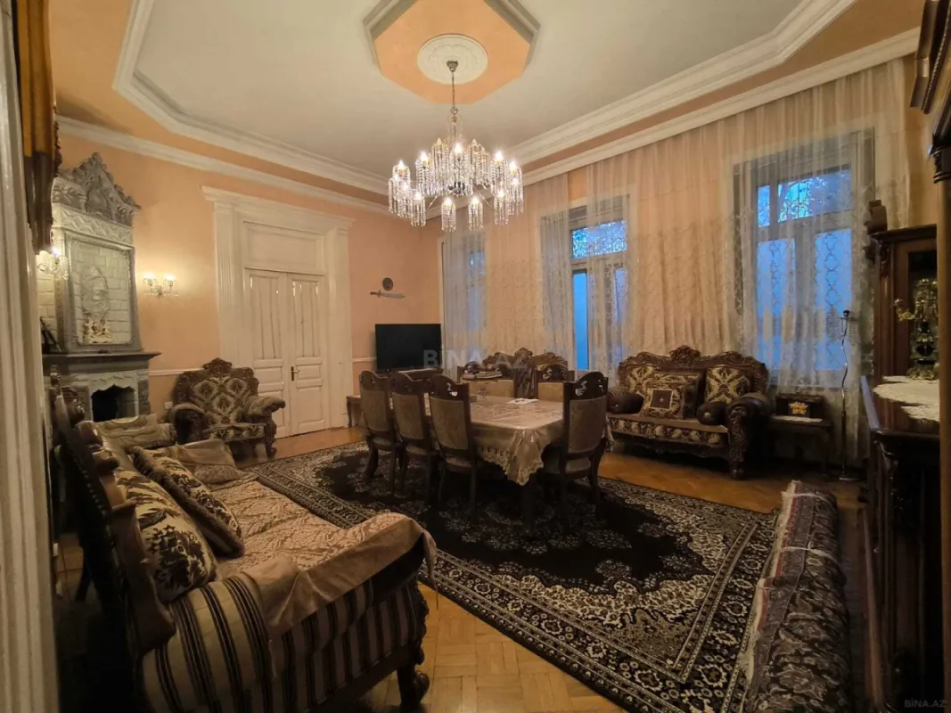 Satılır 4 otaqlı mənzil 140 m²