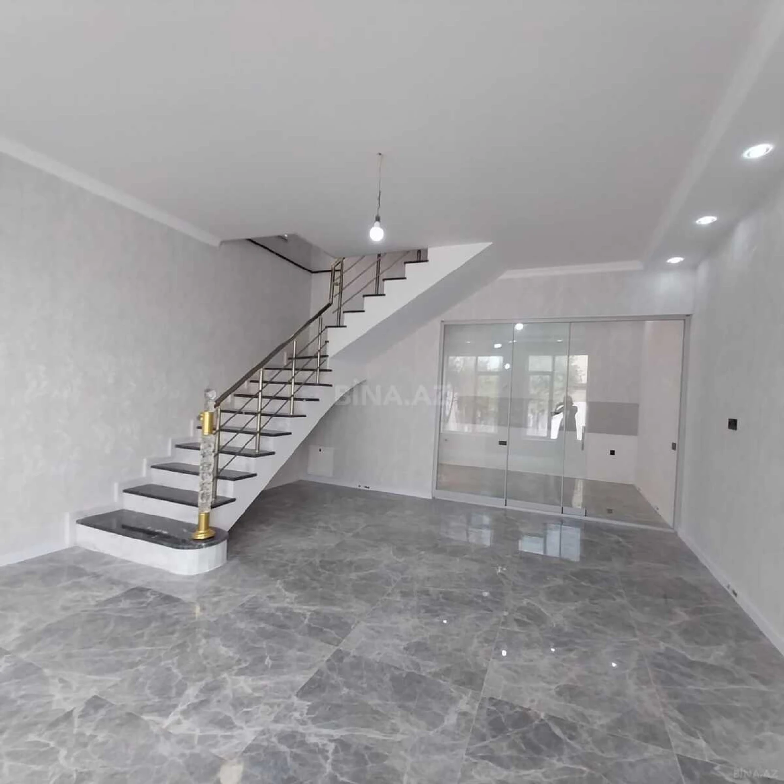 Satılır 5 otaqlı həyət evi 150 m²