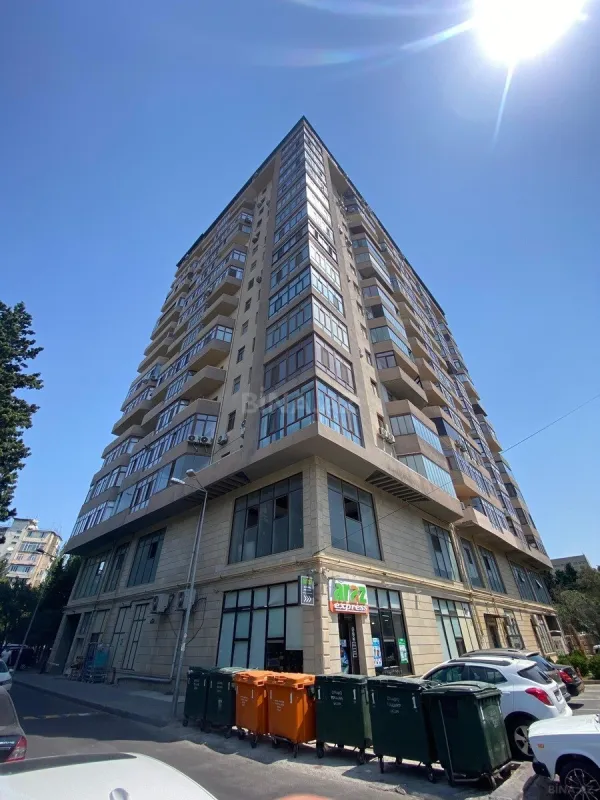 Satılır 4 otaqlı mənzil 158 m²