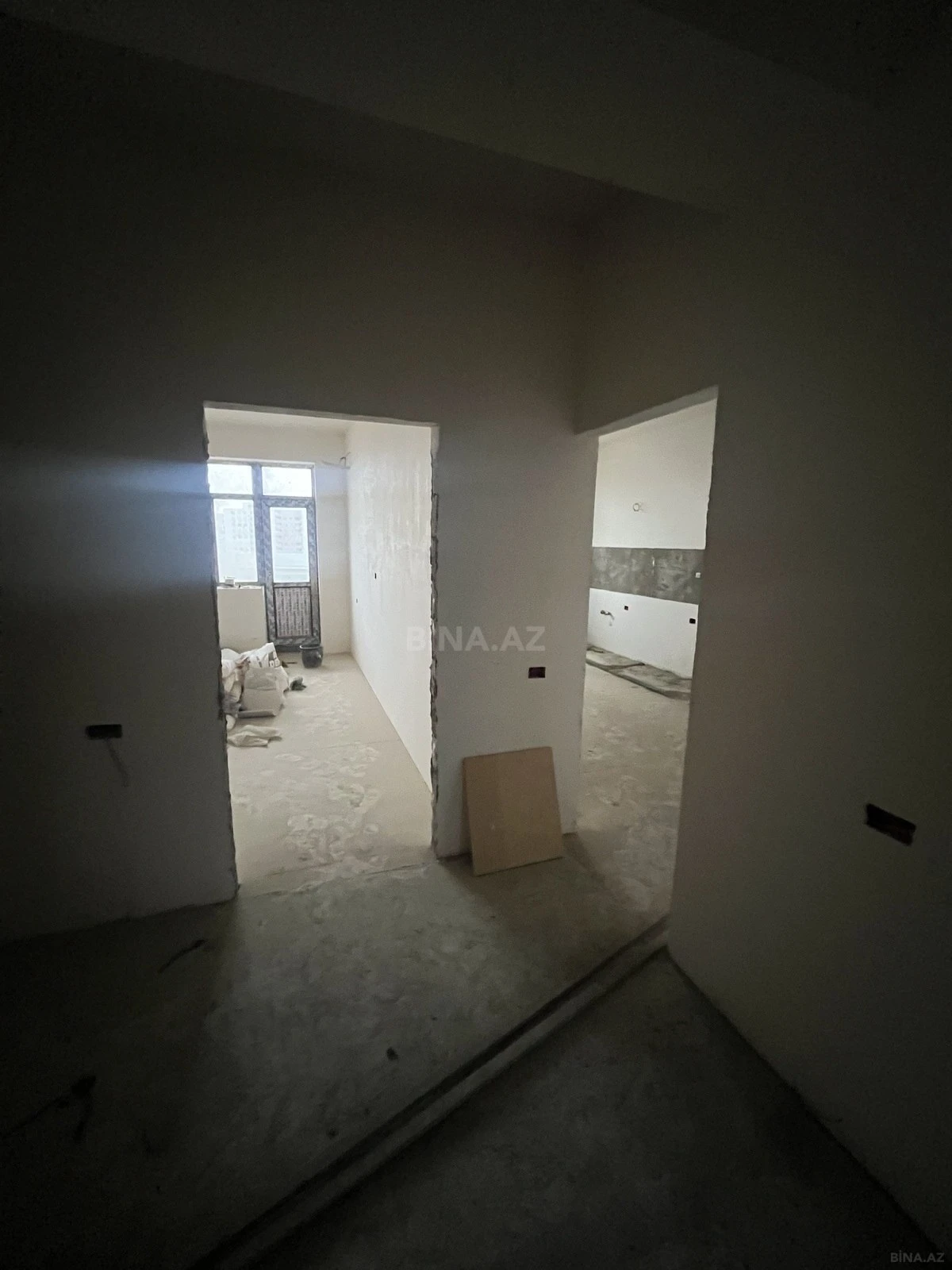 Satılır 4 otaqlı mənzil 158 m²