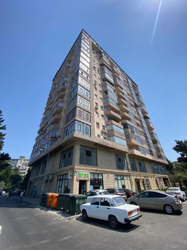 Satılır 4 otaqlı mənzil 158 m²