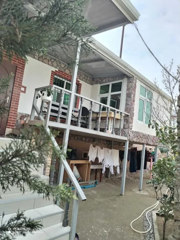 Satılır 4 otaqlı həyət evi 100 m²