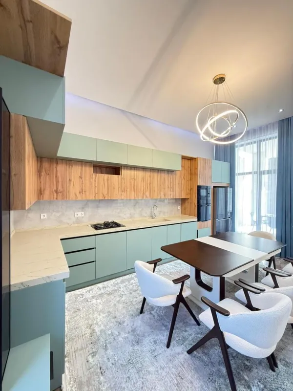 Satılır 5 otaqlı həyət evi 280 m²