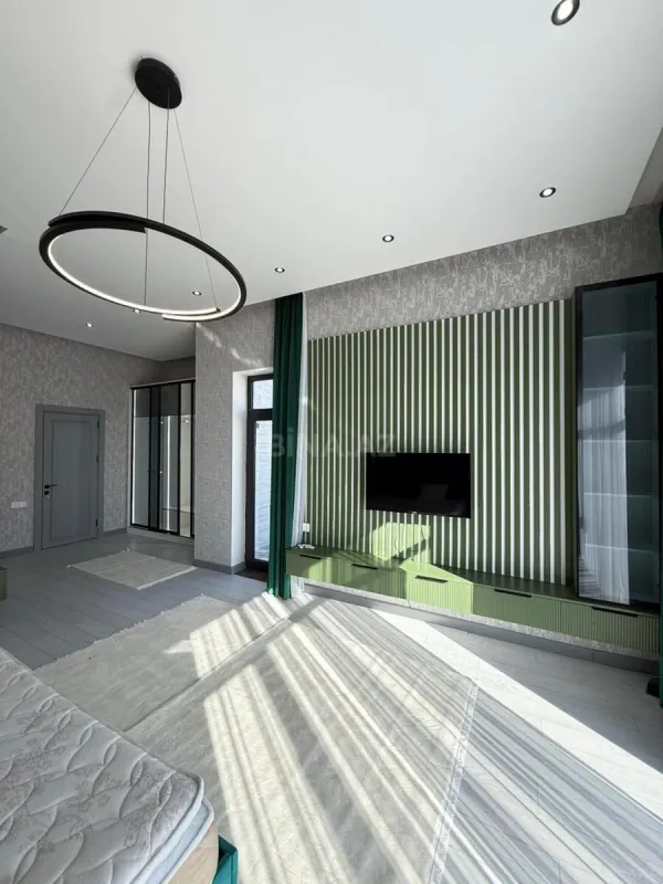 Satılır 5 otaqlı həyət evi 280 m²