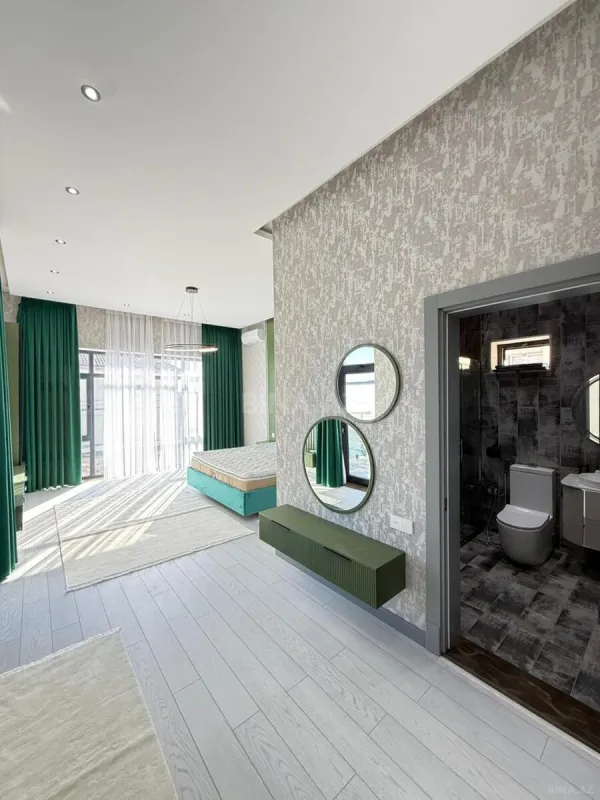 Satılır 5 otaqlı həyət evi 280 m²