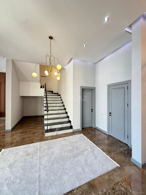 Satılır 5 otaqlı həyət evi 280 m²