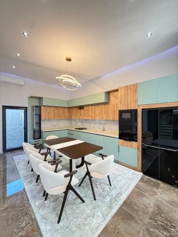 Satılır 5 otaqlı həyət evi 280 m²