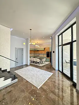 Satılır 5 otaqlı həyət evi 280 m²