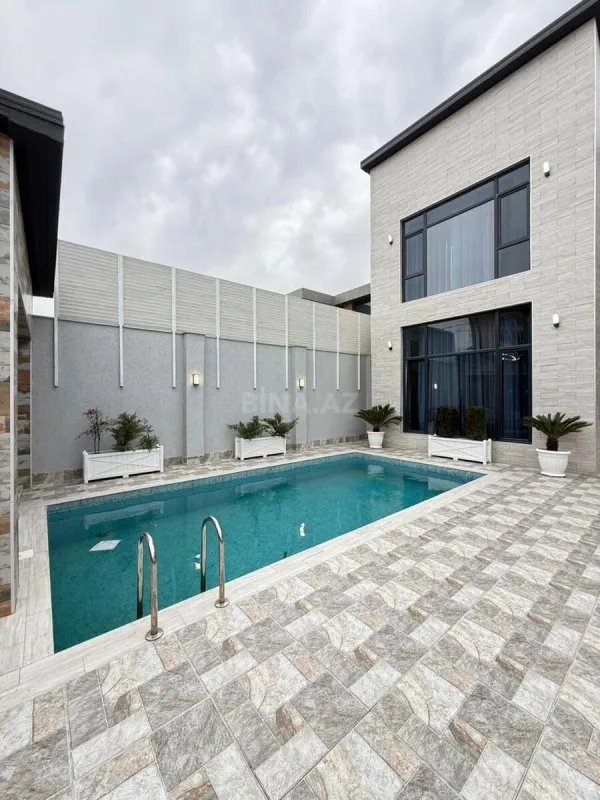 Satılır 5 otaqlı həyət evi 280 m²