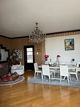 Satılır 3 otaqlı mənzil 190 m²