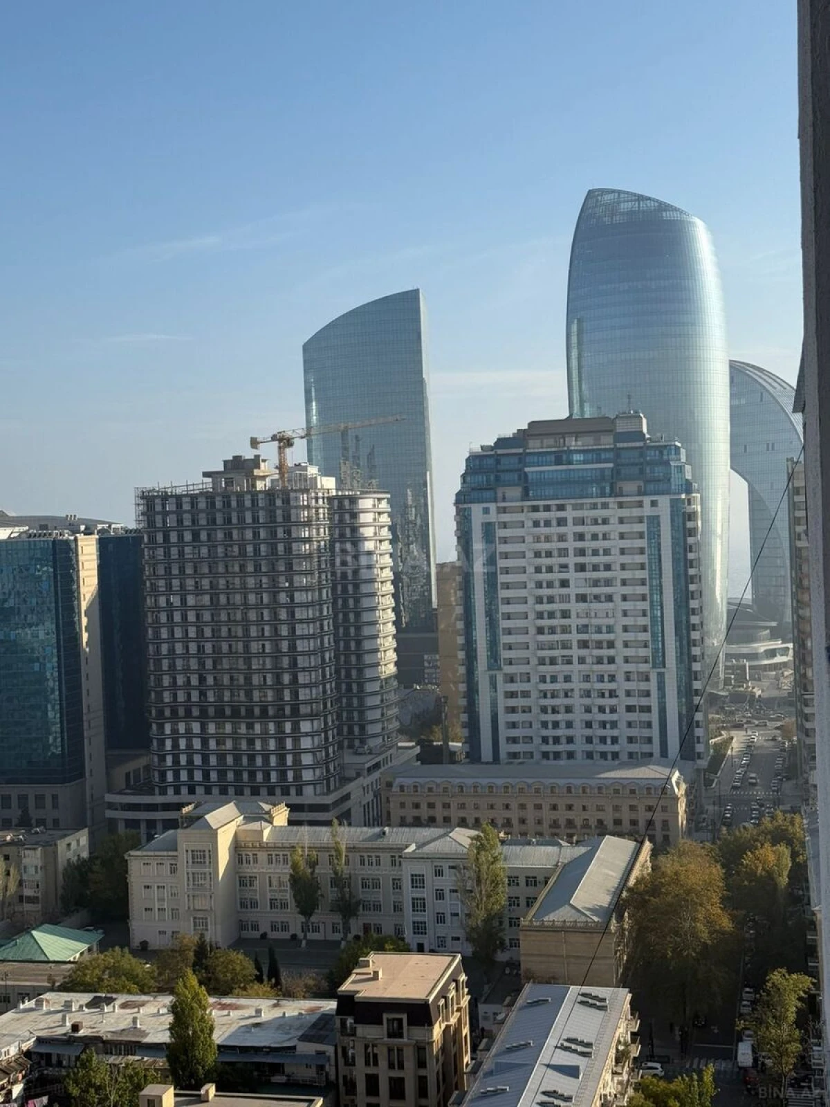 Satılır 3 otaqlı mənzil 190 m²